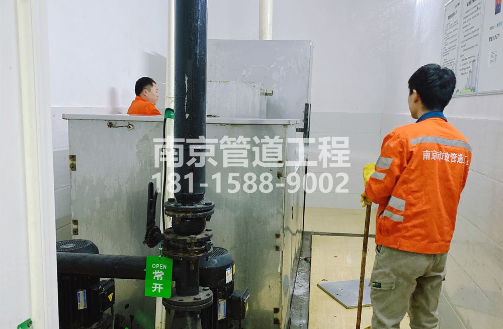 302晓庄村隔油设备清洗